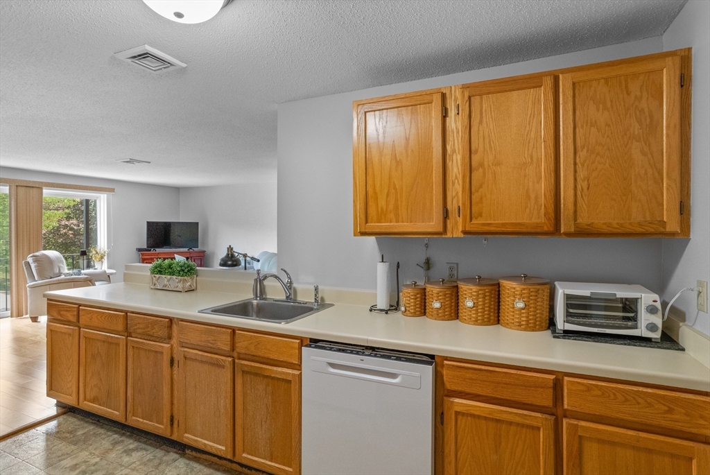 181 Littleton Road, Unit 333 Chelmsford, MA 01824 - Photo 12 of 33 Gallery Image 12