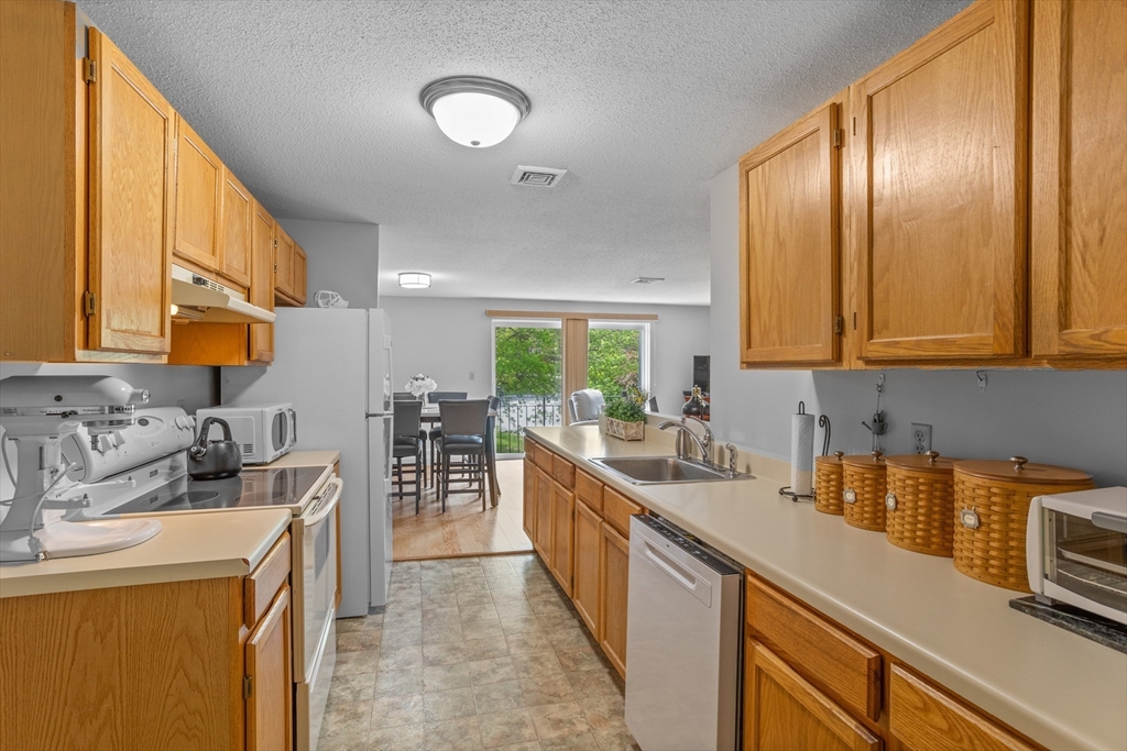 181 Littleton Road, Unit 333 Chelmsford, MA 01824 - Photo 10 of 33 Gallery Image 10