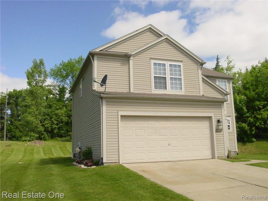 376 Quail Ridge Court Waterford, MI 48327 - Photo 24 of 26 side yard