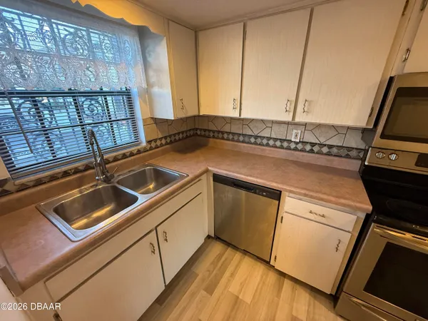 $1,600 | 625 North Halifax Avenue, Unit 24, Daytona Beach, FL 32118