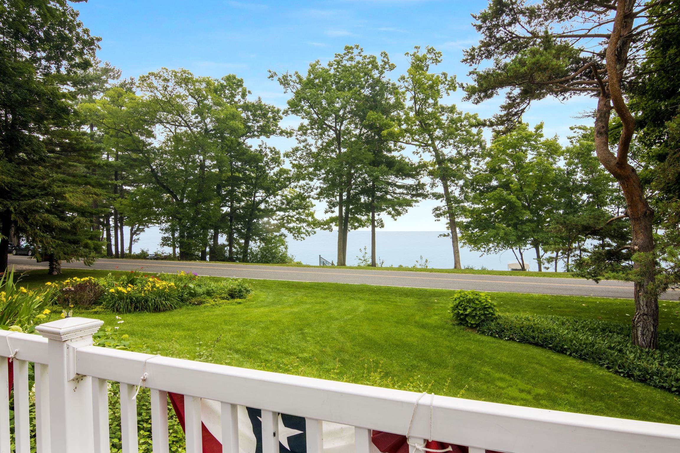 11541 Bluff Road Traverse City, MI 49686 - Photo 4 of 52 Gallery Image 4