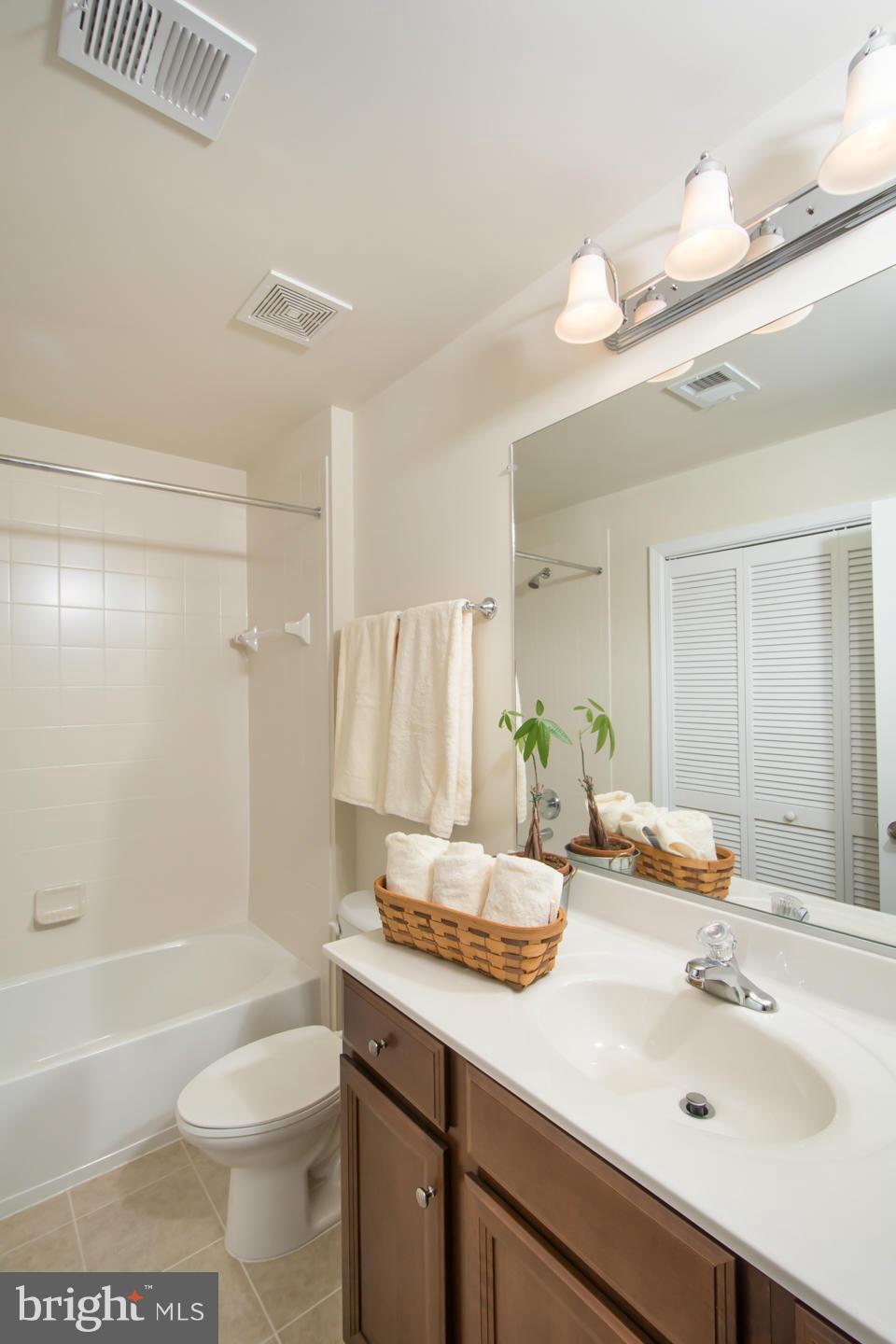 42776 Hay Road Ashburn, VA 20147 - Photo 20 of 30 Upper Level Bath