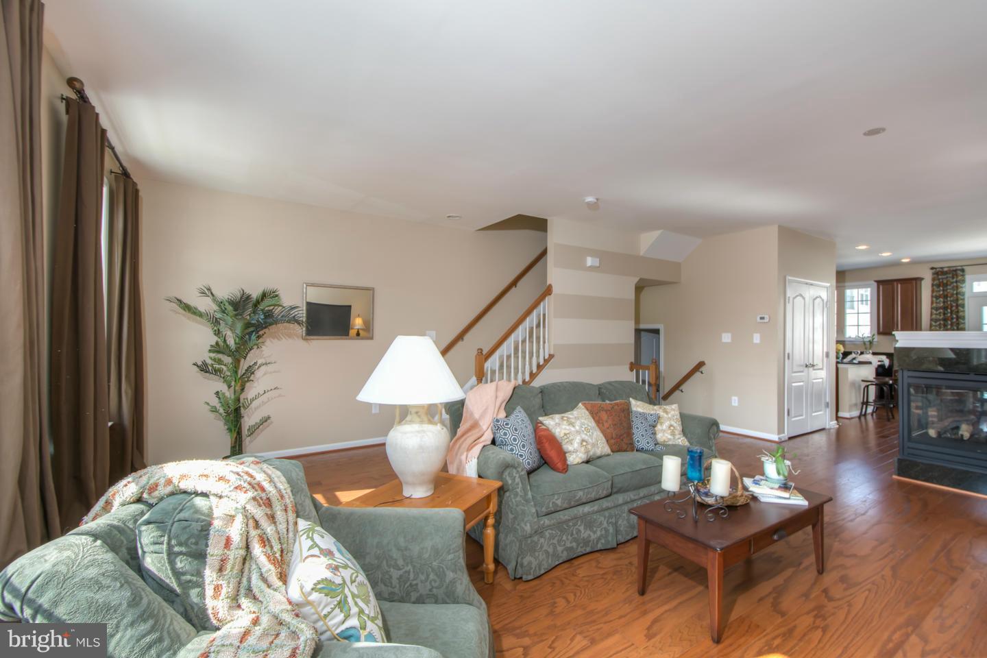 42776 Hay Road Ashburn, VA 20147 - Photo 6 of 30 Living Room