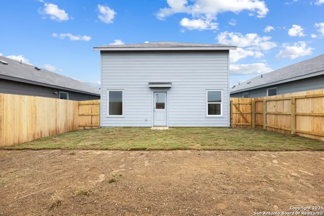 $1,599 | 972 Pastar Creek, Seguin, TX 78155