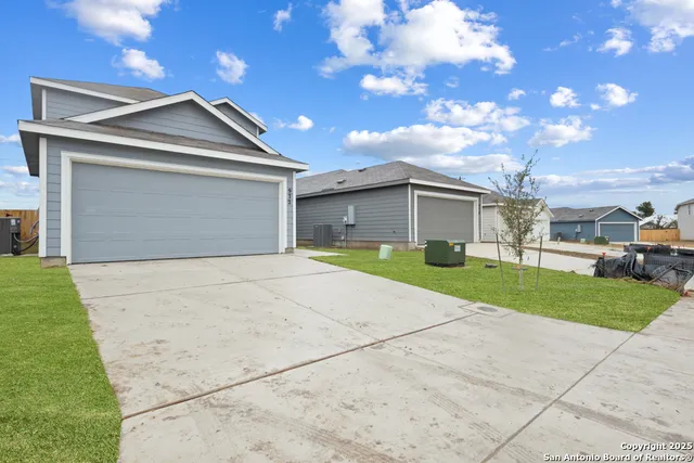 $1,599 | 972 Pastar Creek, Seguin, TX 78155