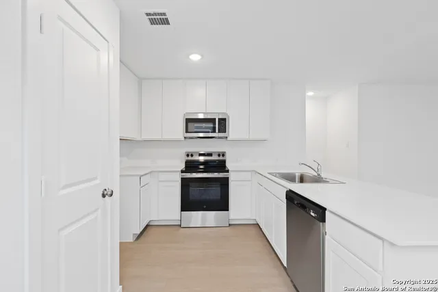 $1,599 | 972 Pastar Creek, Seguin, TX 78155