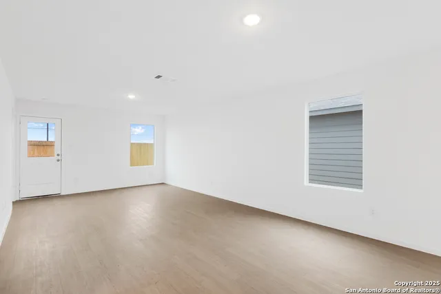 $1,599 | 972 Pastar Creek, Seguin, TX 78155