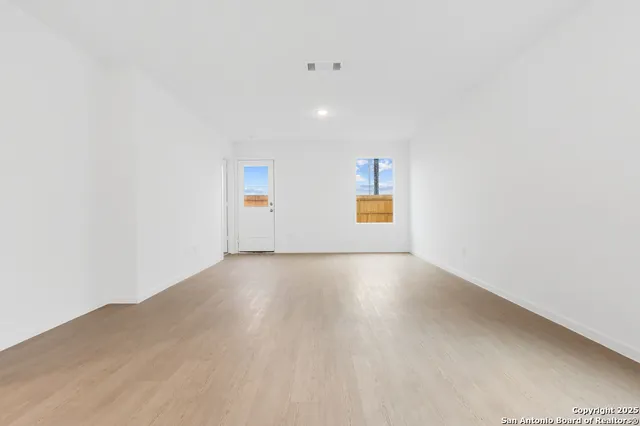 $1,599 | 972 Pastar Creek, Seguin, TX 78155