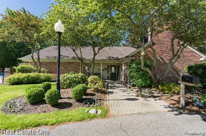1372 Crescent Lane, Unit 301 Rochester, MI 48306 - Photo 39 of 41 Gallery Image 39
