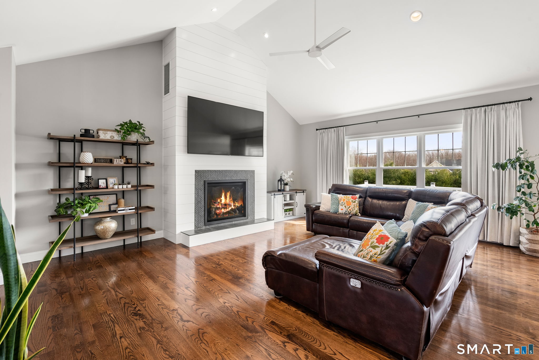 1192 North Grand Street Suffield, CT 06093 - Photo 8 of 38