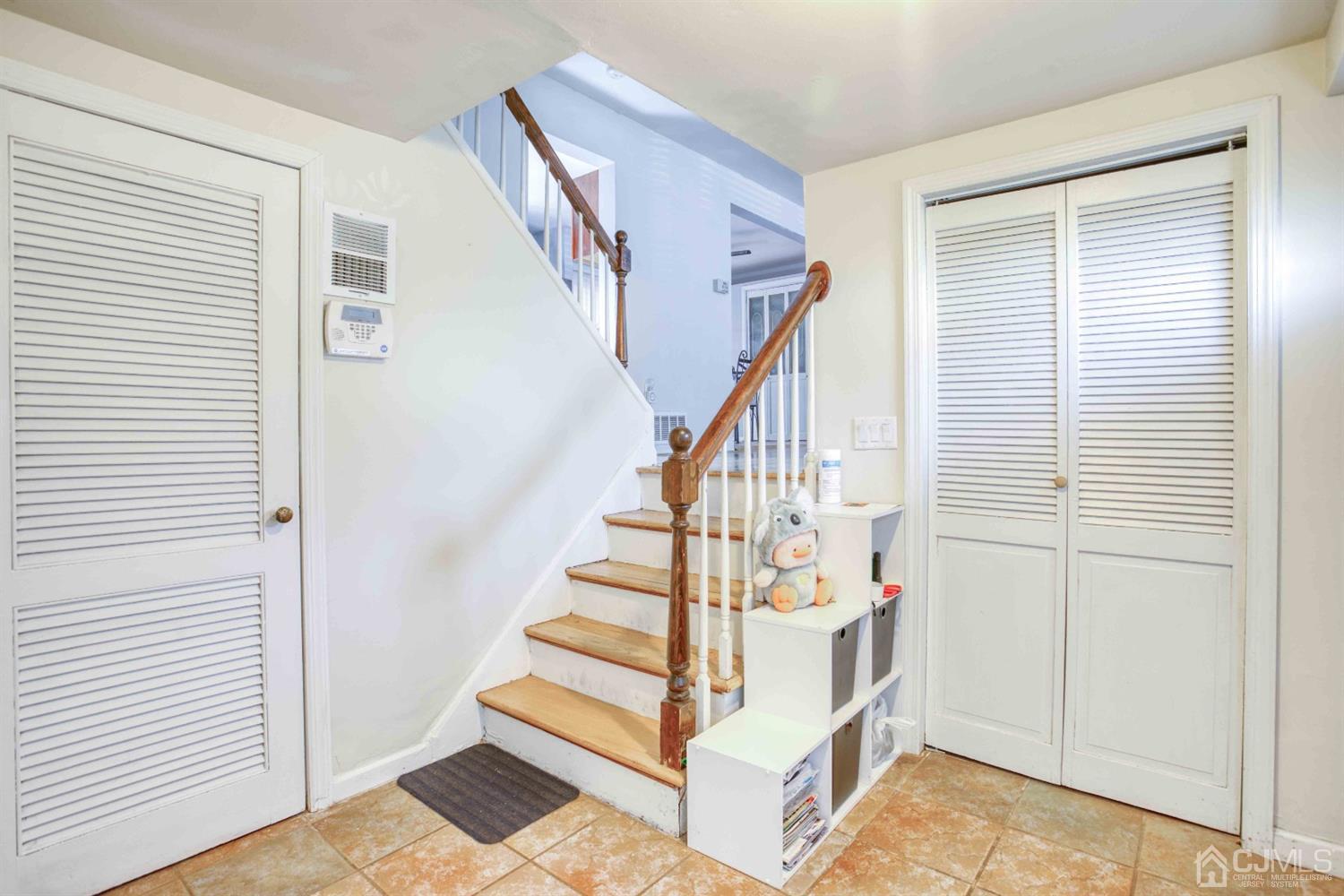 19 Hill Road Edison, NJ 08817 - Photo 2 of 19 a view of entryway