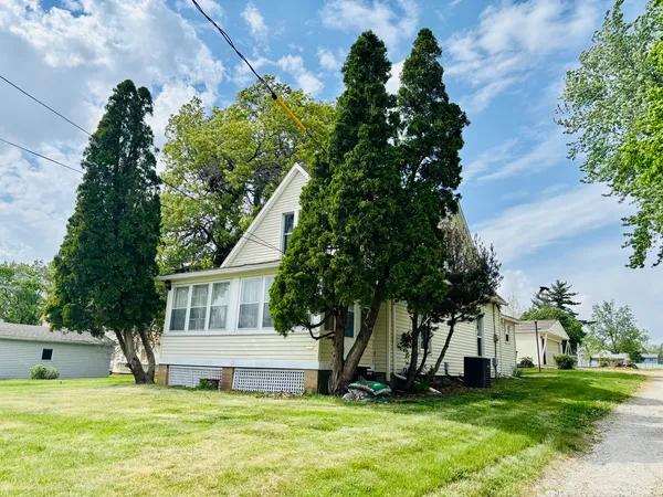$109,900 | 136 West Mill Street, Kewanee, IL 61443