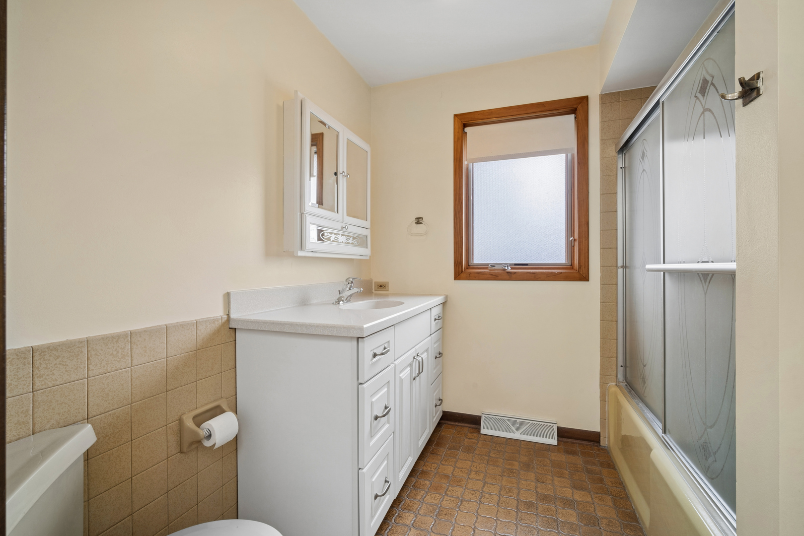 484 Springhill Drive Roselle, IL 60172 - Photo 9 of 23