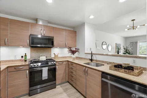 $899,000 | 1 Mandalay Place, Unit 910, South San Francisco, CA 94080