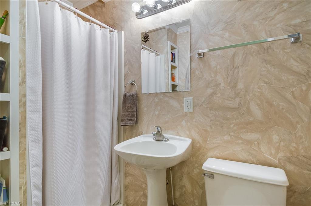 1817 Greentree Road Burlington, NC 27217 - Photo 14 of 24 Gallery Image 14
