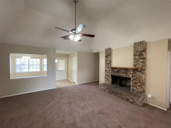 $1,995 | 1052 Twin Falls Drive, DeSoto, TX 75115