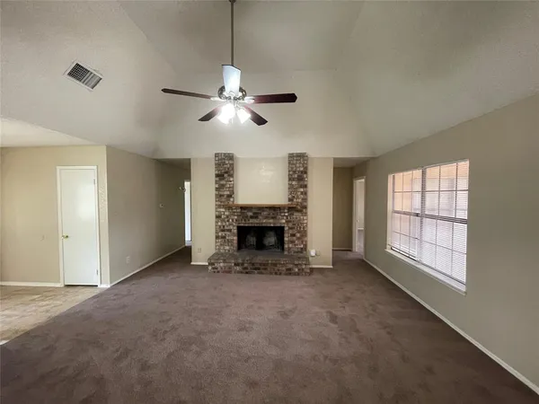 $1,995 | 1052 Twin Falls Drive, DeSoto, TX 75115