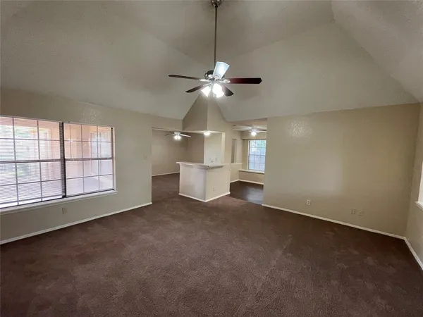 $1,995 | 1052 Twin Falls Drive, DeSoto, TX 75115