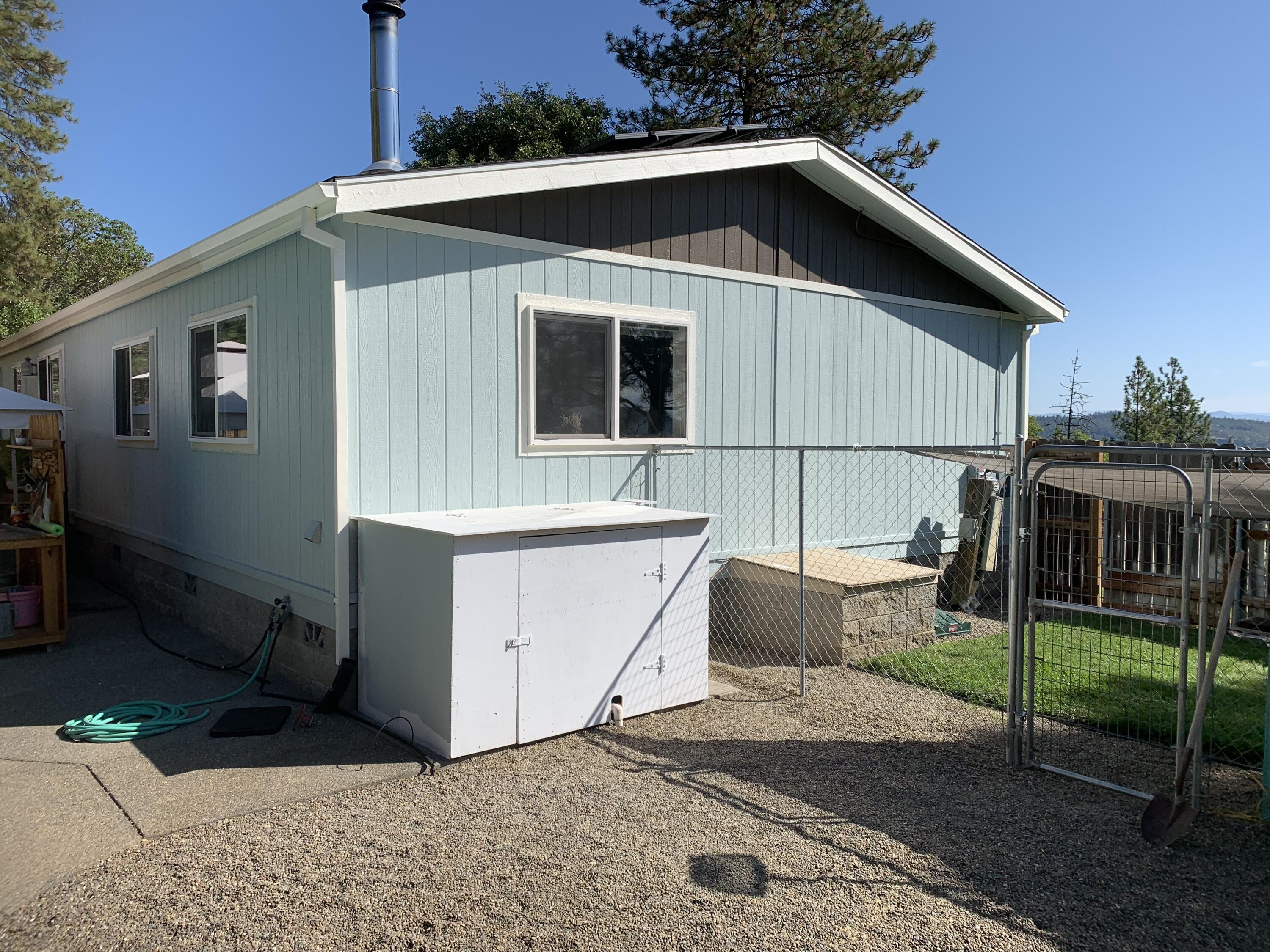 2323 Holcomb Springs Road Gold Hill, OR 97525 - Photo 3 of 53 309139A4-4186-4B04-A8F3-E752DA49094A