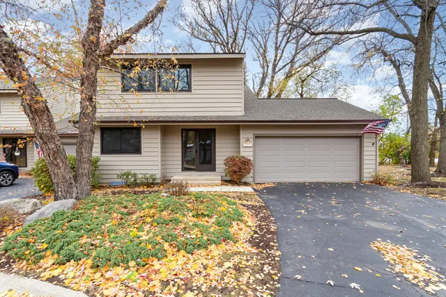 $379,900 | 1598 Kirkwood Drive, Geneva, IL 60134