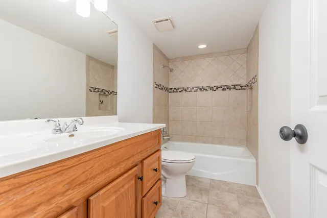 $379,900 | 1598 Kirkwood Drive, Geneva, IL 60134