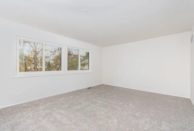 $379,900 | 1598 Kirkwood Drive, Geneva, IL 60134