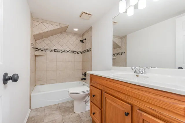 $379,900 | 1598 Kirkwood Drive, Geneva, IL 60134