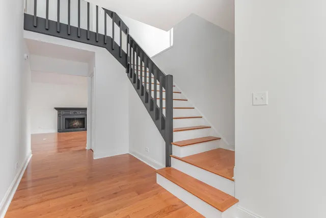 $379,900 | 1598 Kirkwood Drive, Geneva, IL 60134