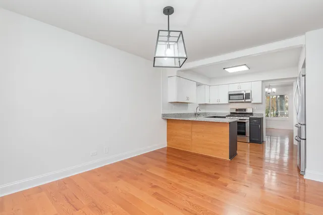 $379,900 | 1598 Kirkwood Drive, Geneva, IL 60134