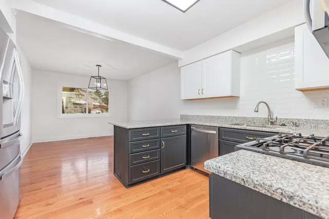 $379,900 | 1598 Kirkwood Drive, Geneva, IL 60134