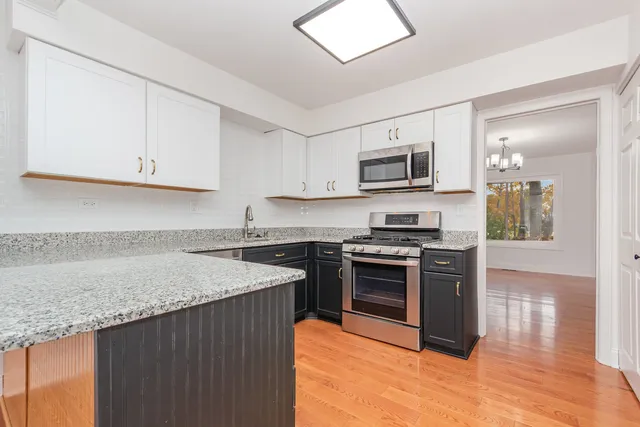 $379,900 | 1598 Kirkwood Drive, Geneva, IL 60134