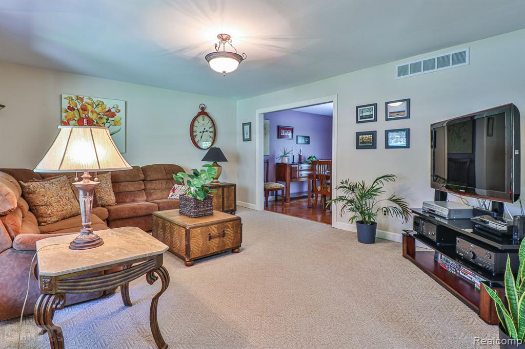 1243 Shenandoah Drive Rochester Hills, MI 48306 - Photo 9 of 40