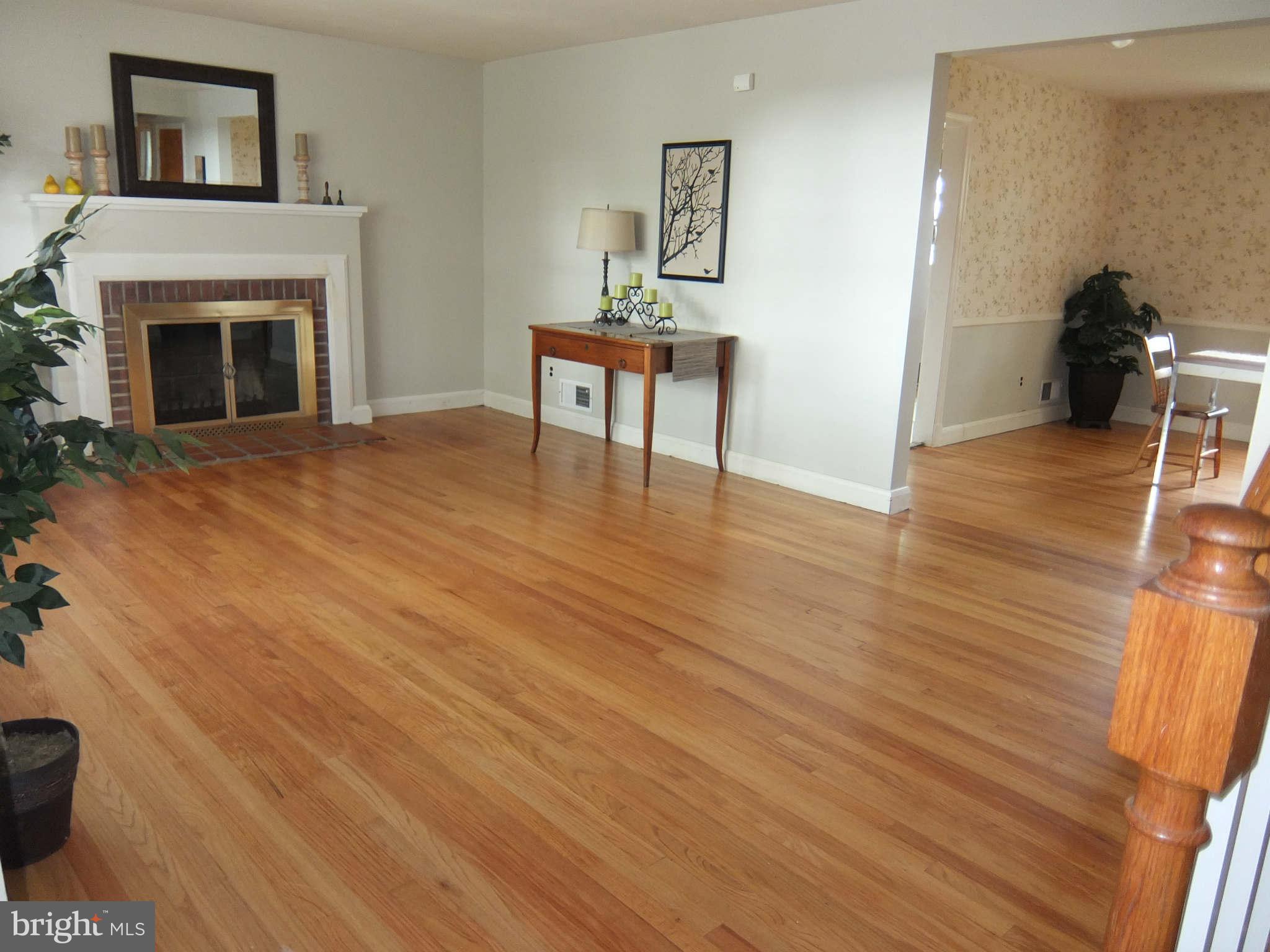 1938 Altavue Road Baltimore, MD 21228 - Photo 4 of 29 Wide opening to DR gives very open feel