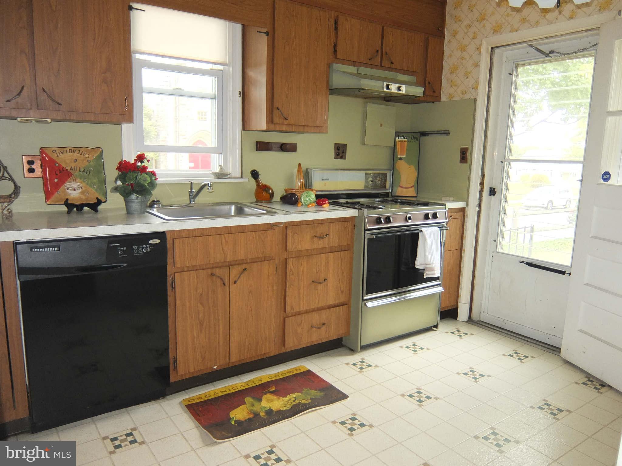 1938 Altavue Road Baltimore, MD 21228 - Photo 8 of 29 Bright kitchen w/access to driveway