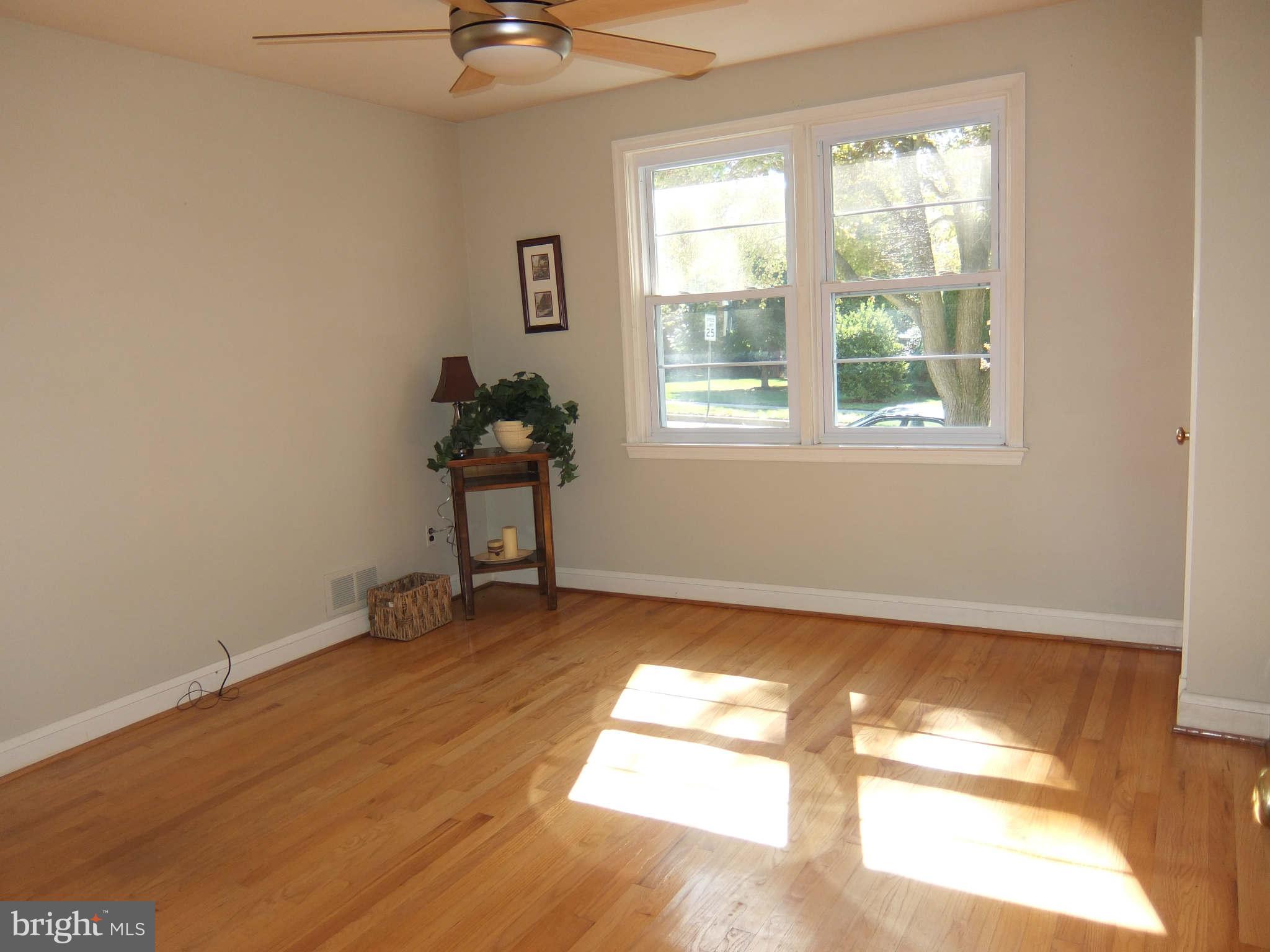 1938 Altavue Road Baltimore, MD 21228 - Photo 10 of 29 Front BR on main level