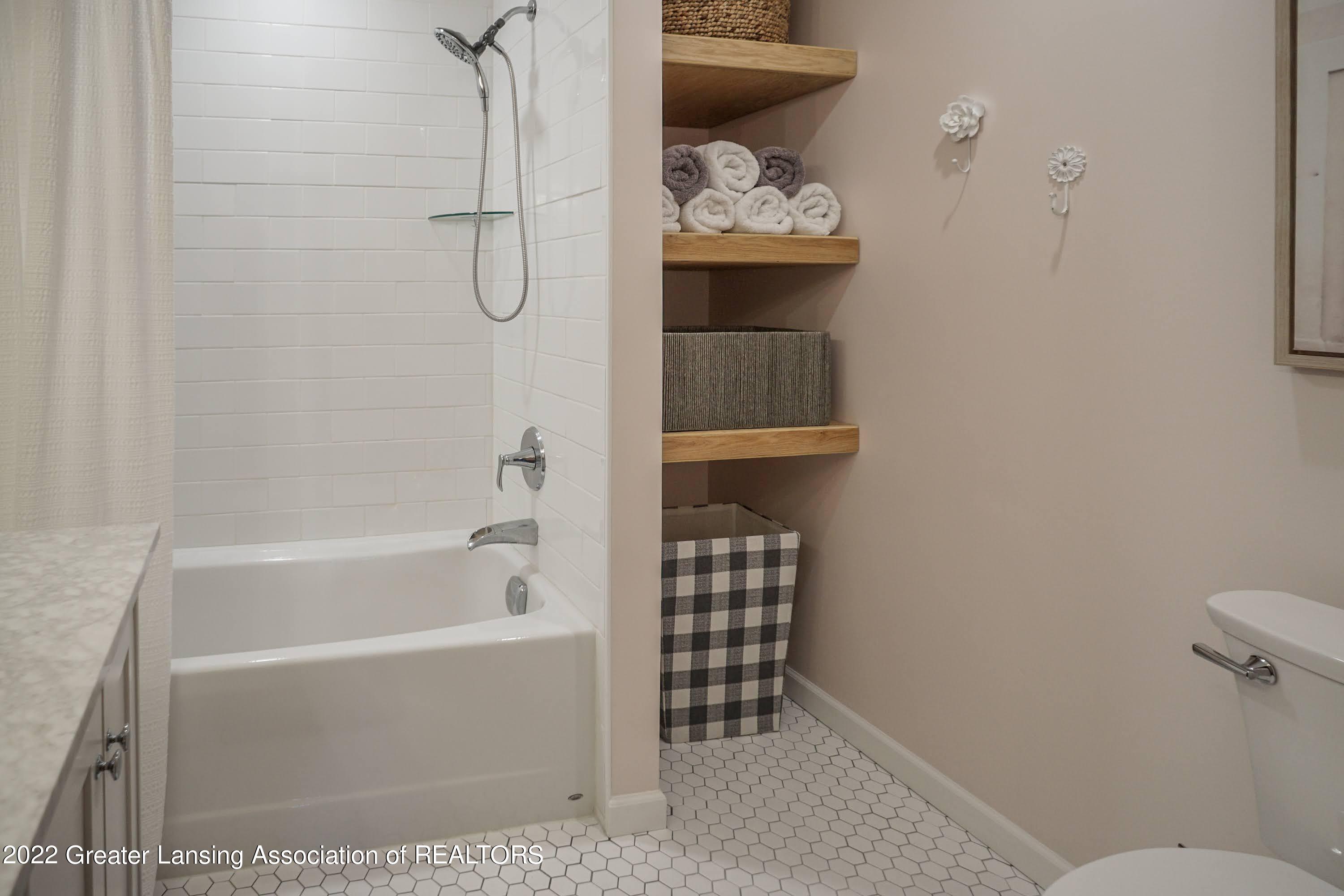 945 Kingsbridge Road Grand Ledge, MI 48837 - Photo 39 of 57 Guest bath 2