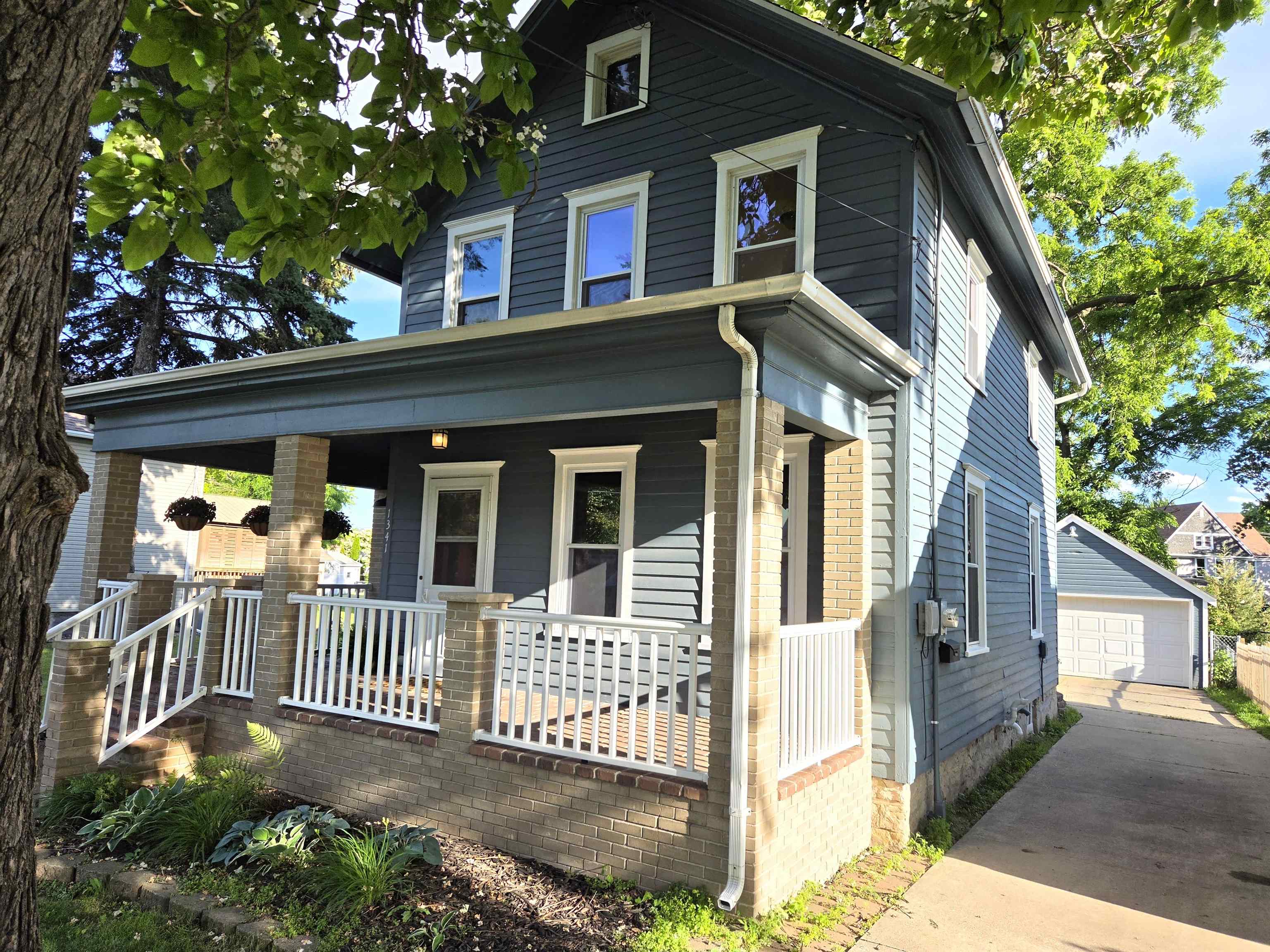 1341 West 2nd Street Appleton, WI 54914 - Photo 2 of 32