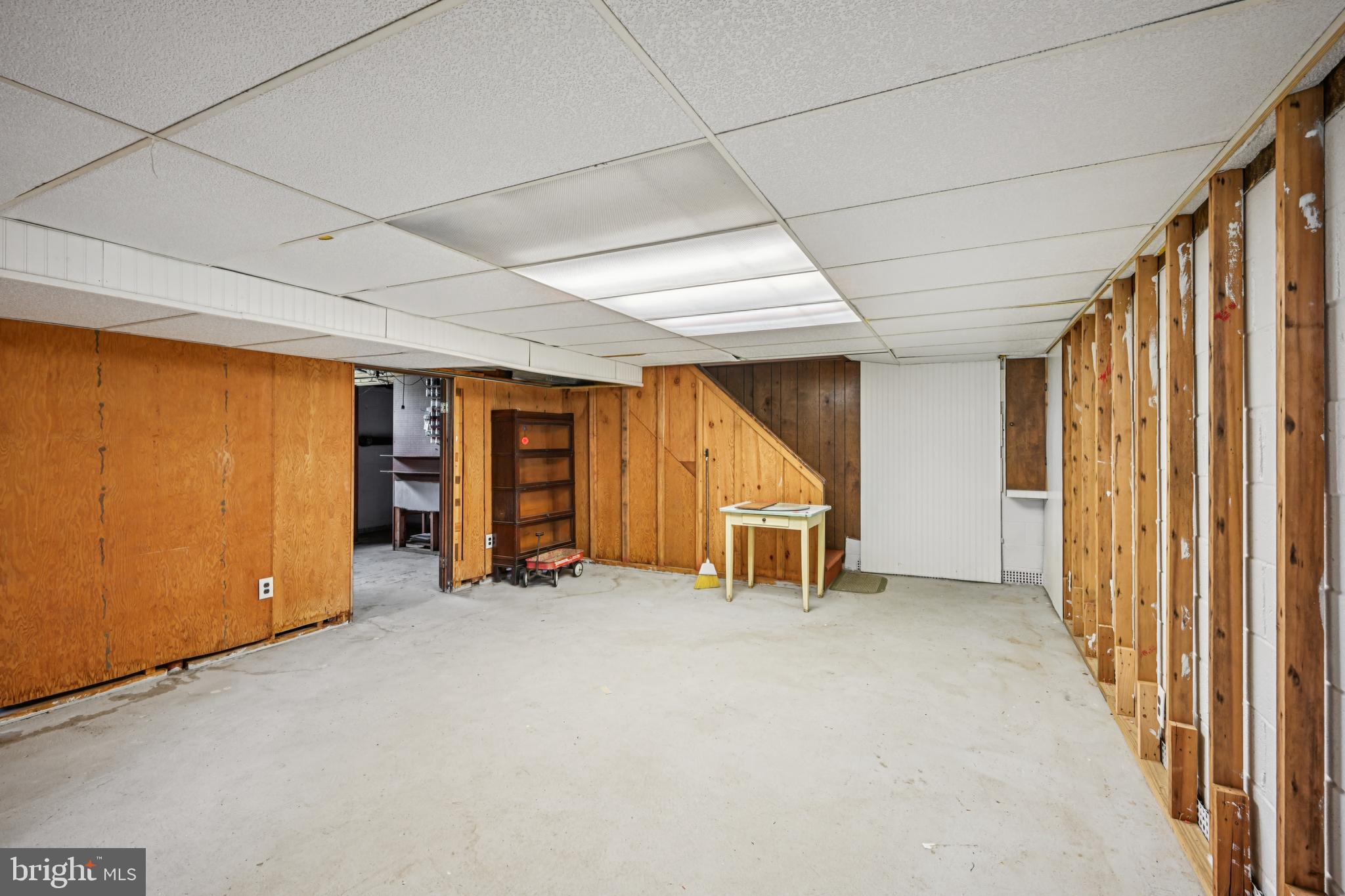 143 Ashbrook Road Cherry Hill, NJ 08034 - Photo 33 of 40 an empty room with furniture and a window