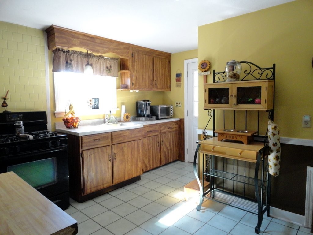 52 Elbert Road Agawam, MA 01001 - Photo 16 of 30