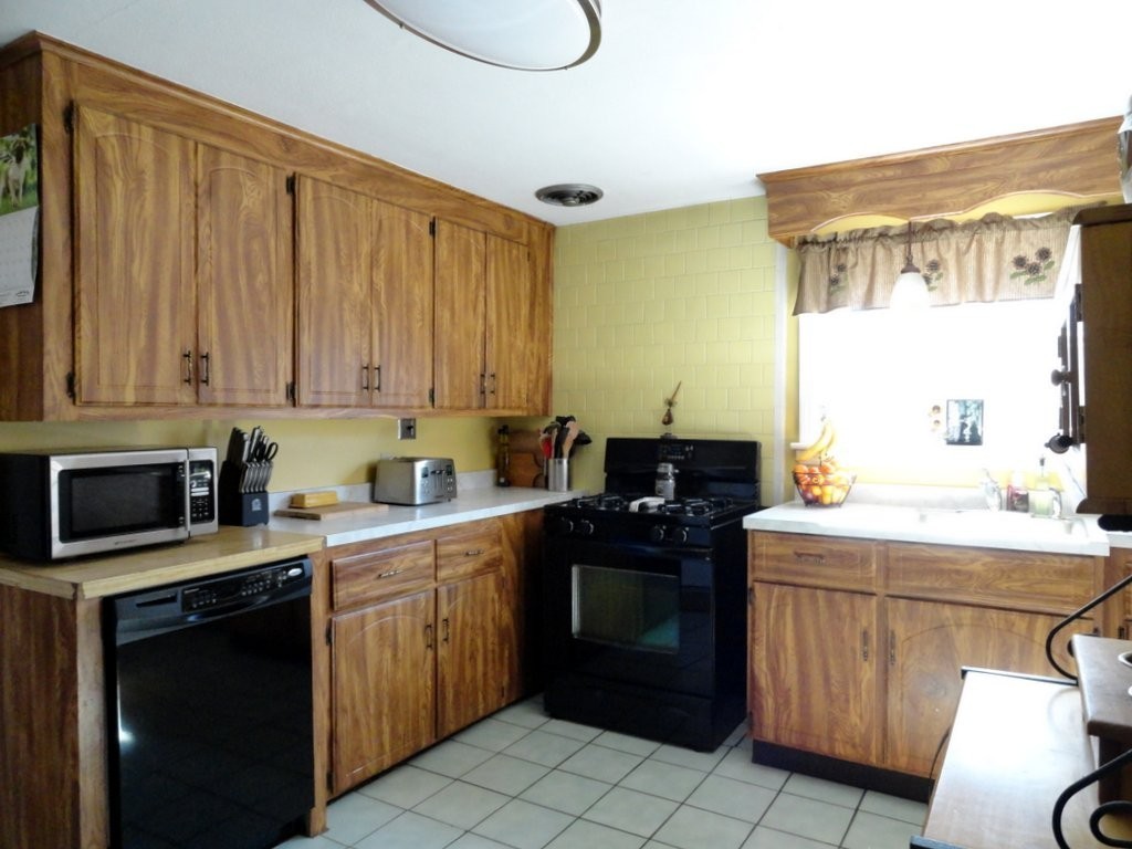 52 Elbert Road Agawam, MA 01001 - Photo 17 of 30