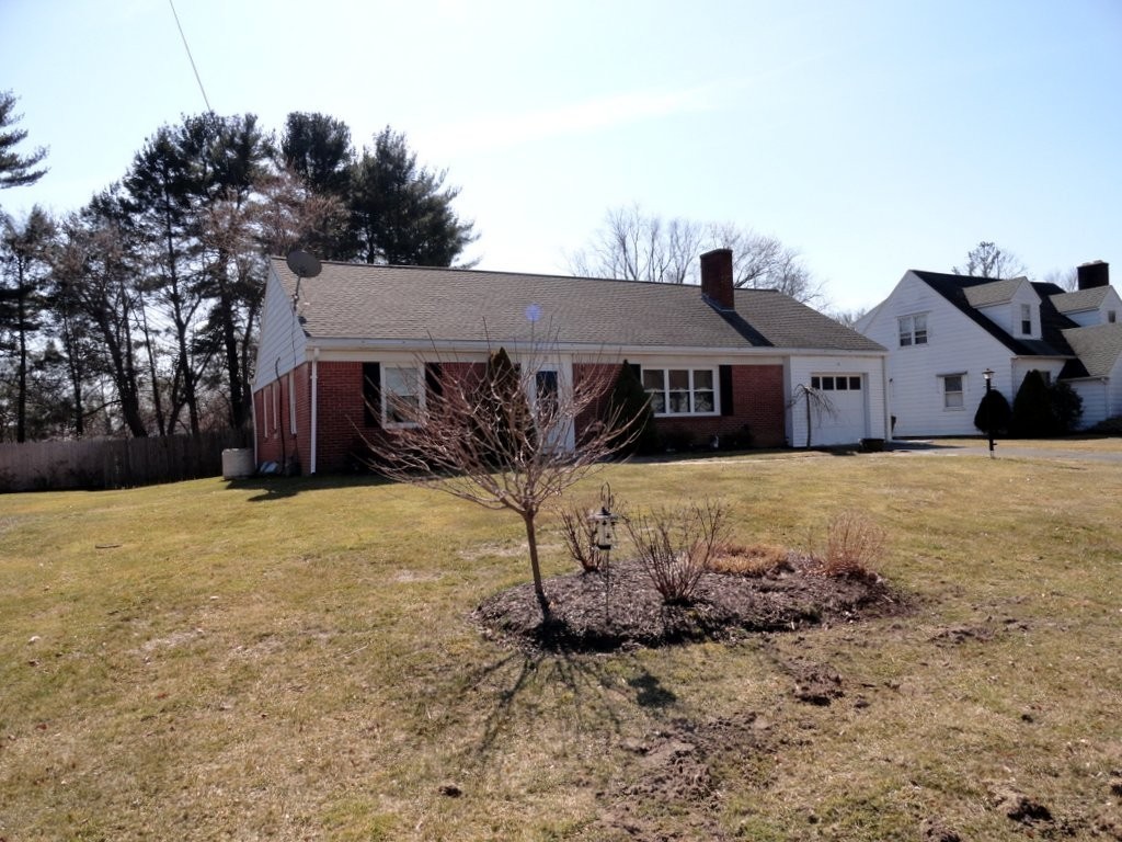 52 Elbert Road Agawam, MA 01001 - Photo 3 of 30