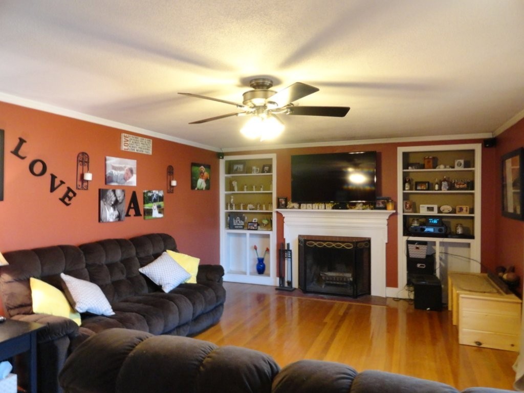 52 Elbert Road Agawam, MA 01001 - Photo 4 of 30