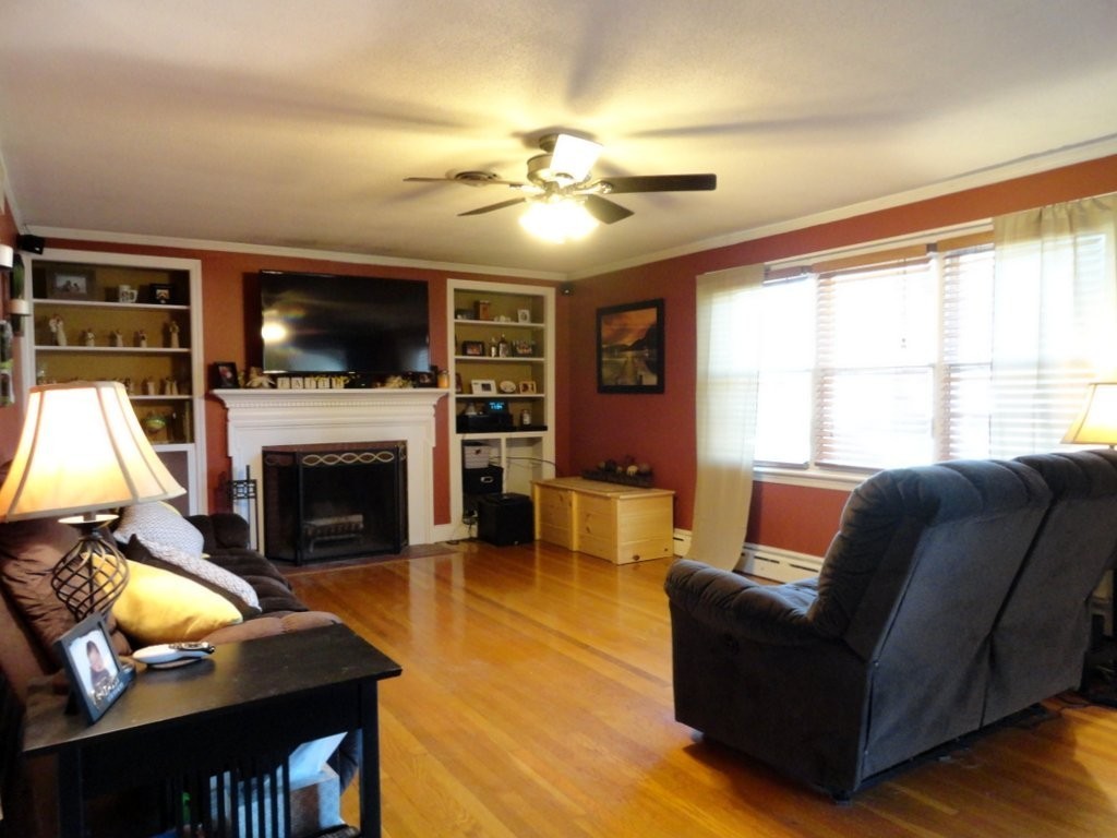 52 Elbert Road Agawam, MA 01001 - Photo 5 of 30