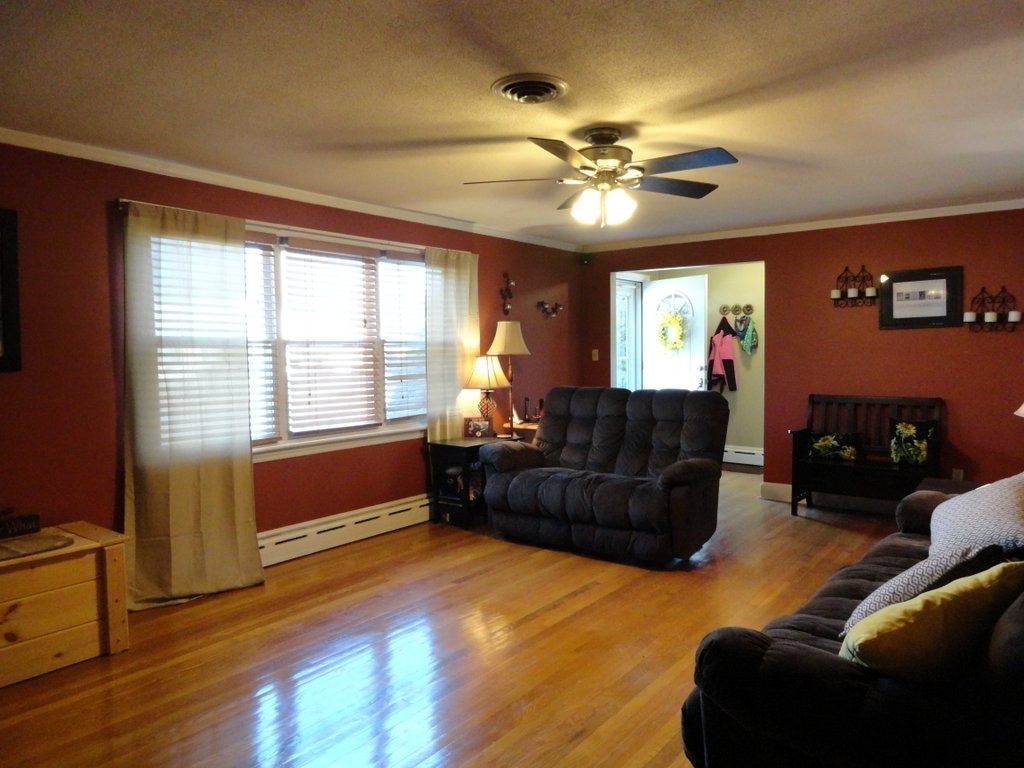 52 Elbert Road Agawam, MA 01001 - Photo 7 of 30