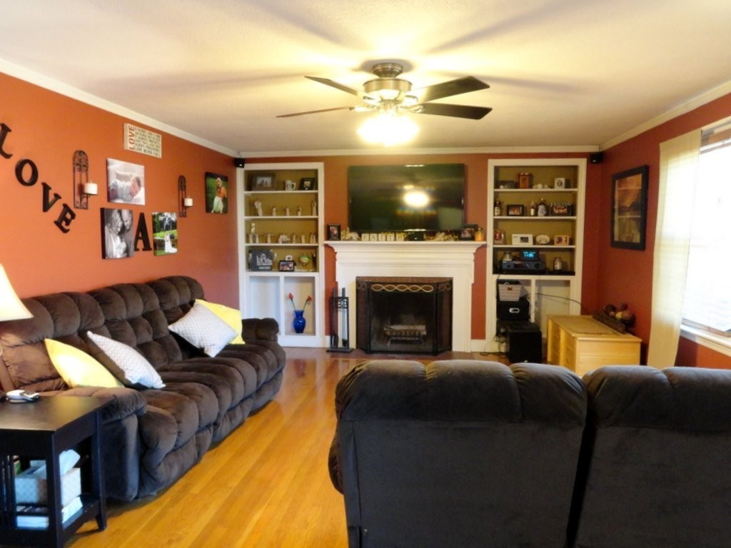 52 Elbert Road Agawam, MA 01001 - Photo 8 of 30