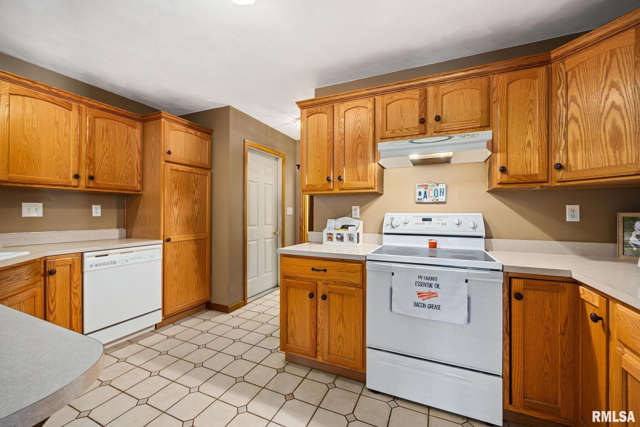 820 Cedar Point Court Peoria, IL 61607 - Photo 11 of 31