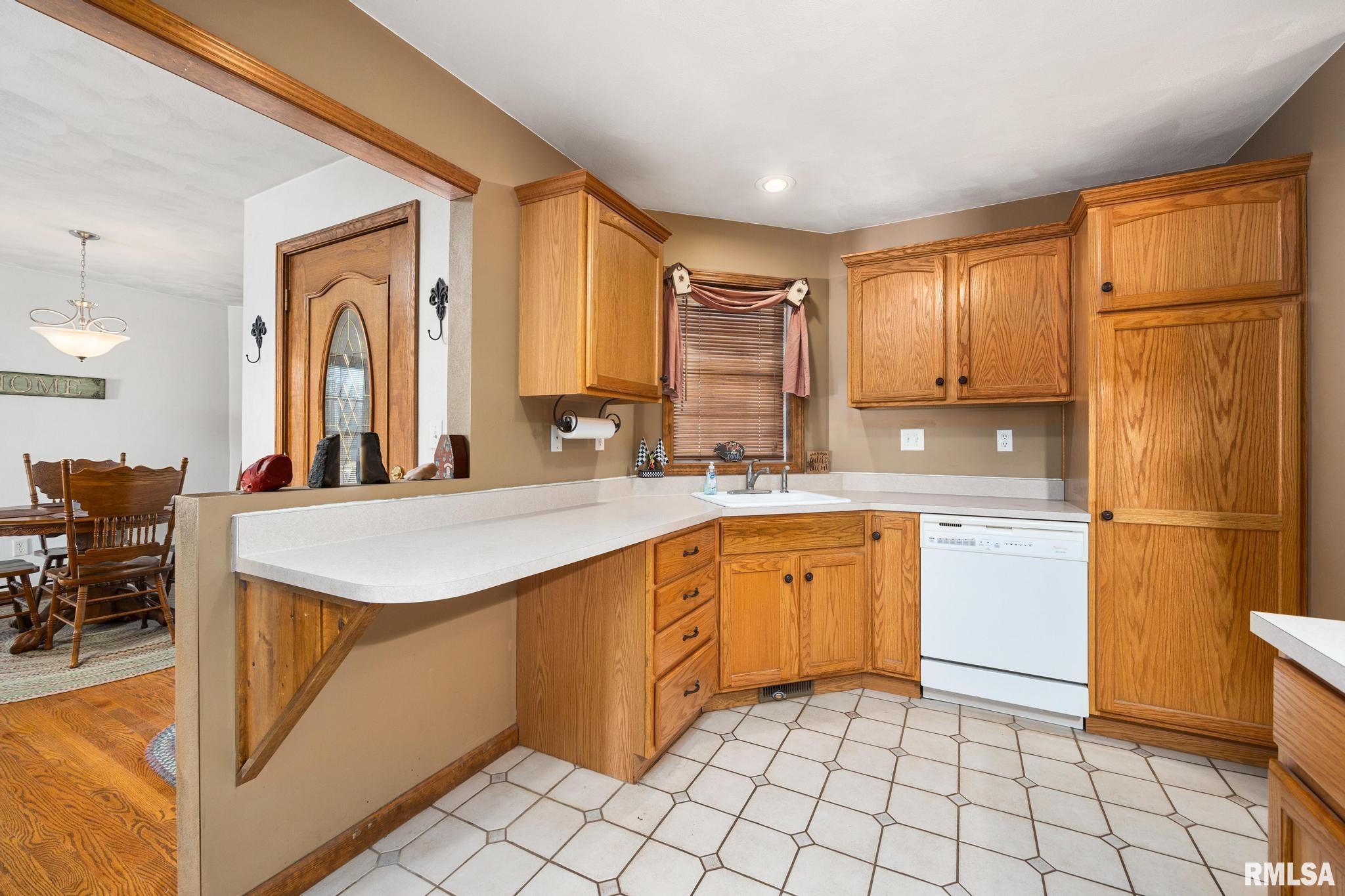 820 Cedar Point Court Peoria, IL 61607 - Photo 12 of 31