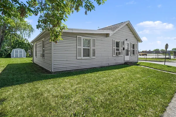 $154,900 | 651 South Elm Street, Lapeer, MI 48446