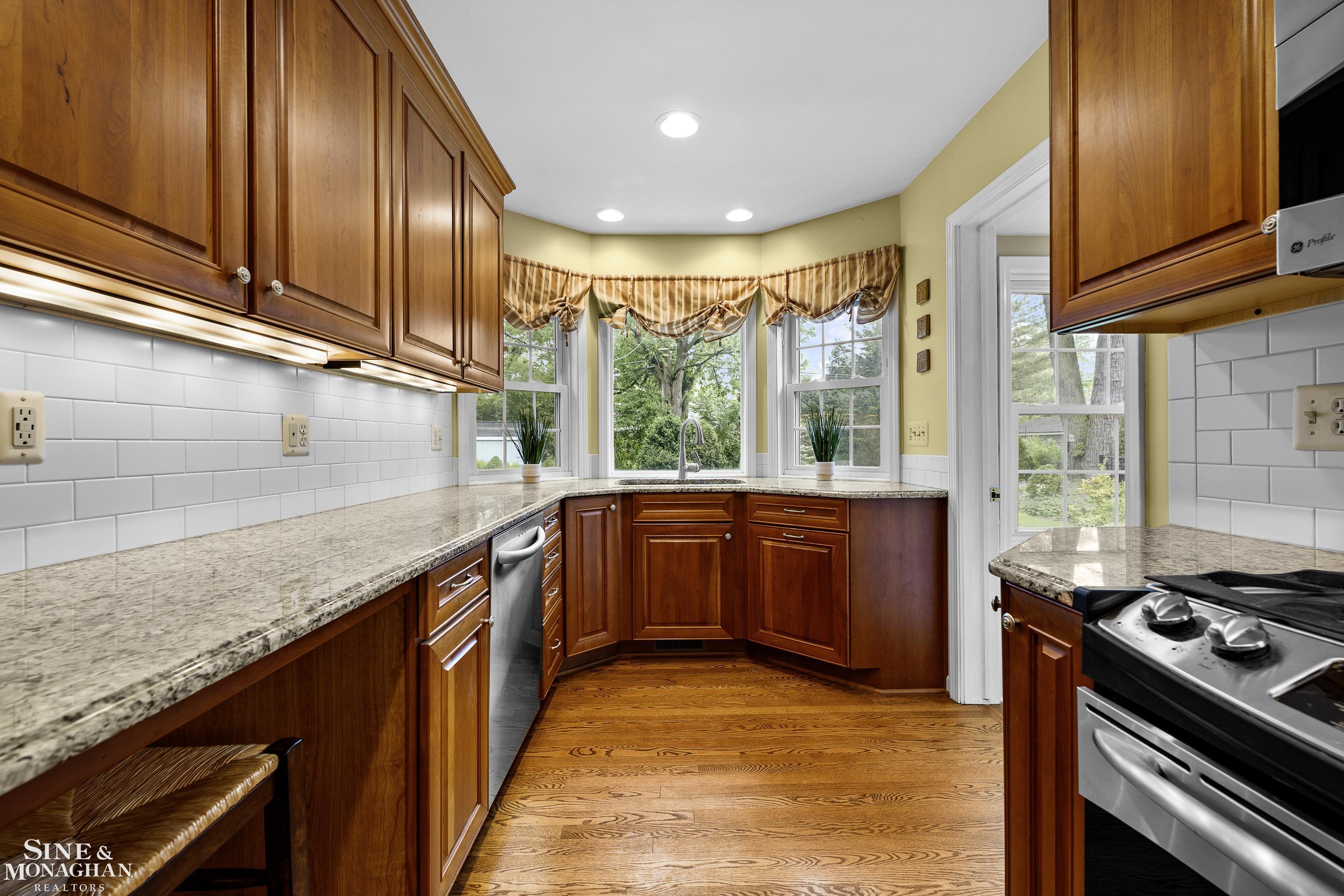 1427 North Renaud Road Grosse Pointe, MI 48236 - Photo 11 of 52 50175423-e9d7fe10-8bcb-41e6-be3b-99c360c7011f.JPG