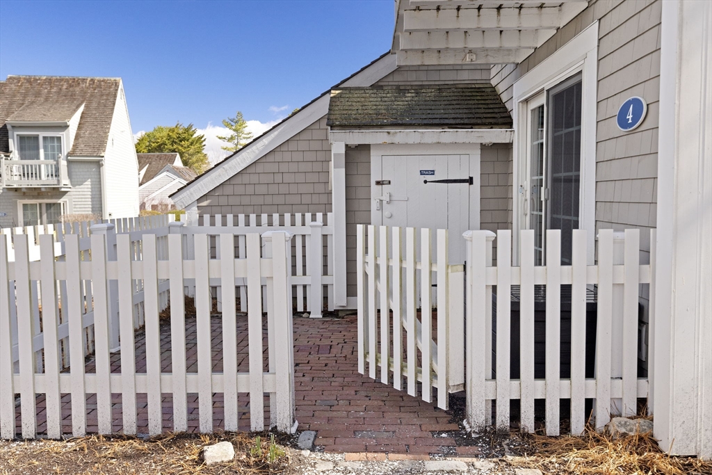 4 Hyannis Point Road, Unit 4 Mashpee, MA 02649 - Photo 6 of 39